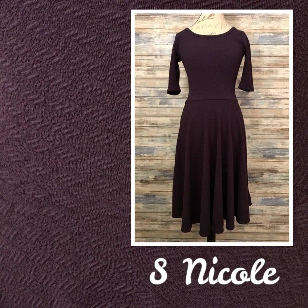 Small LulaRoe Nicole. NWT.